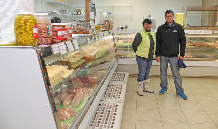 Grocer wins business with fresh goods, friendly service