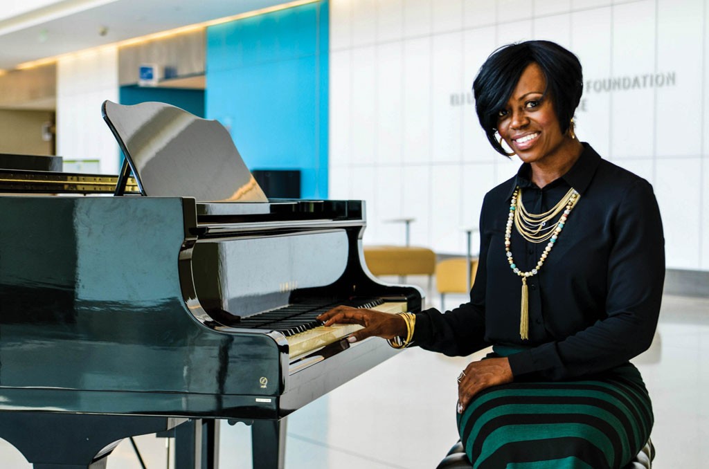 Renee Pillow, CPT Owner F.I.T.WITHRENEE Businesswomen can never go wrong with a skirt and a blouse, but why wear just any skirt and blouse? Spruce up a generally conservative look with jewelry that pops. (Blouse, skirt, jewelry, JCPenney)